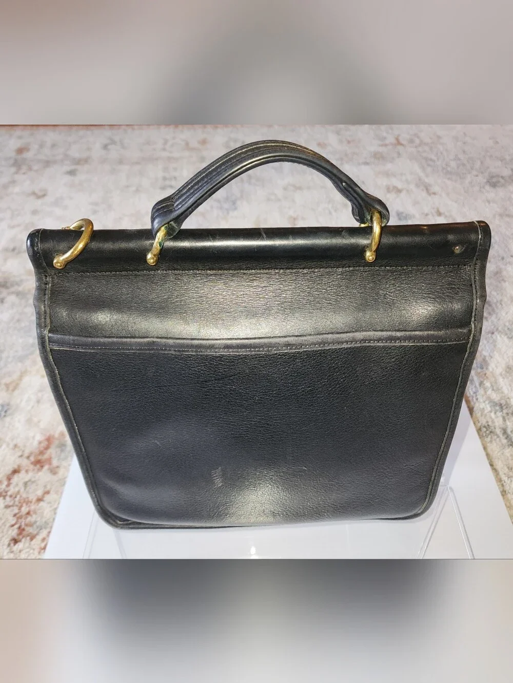 Coach Willis Vintage Leather Bag with Gold Hardware. 1996. D6L-9927. 10×10.5×2.